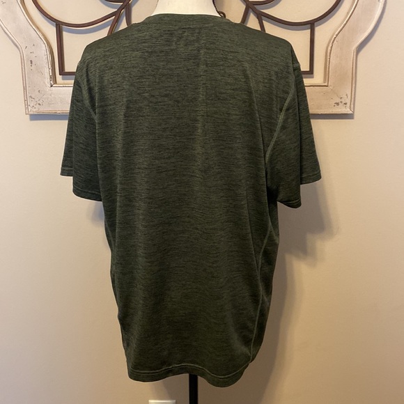 Men’s Old Navy Active short sleeve shirt - Picture 3 of 4